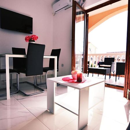 Apartments Samac ชิเบนิก ภายนอก รูปภาพ